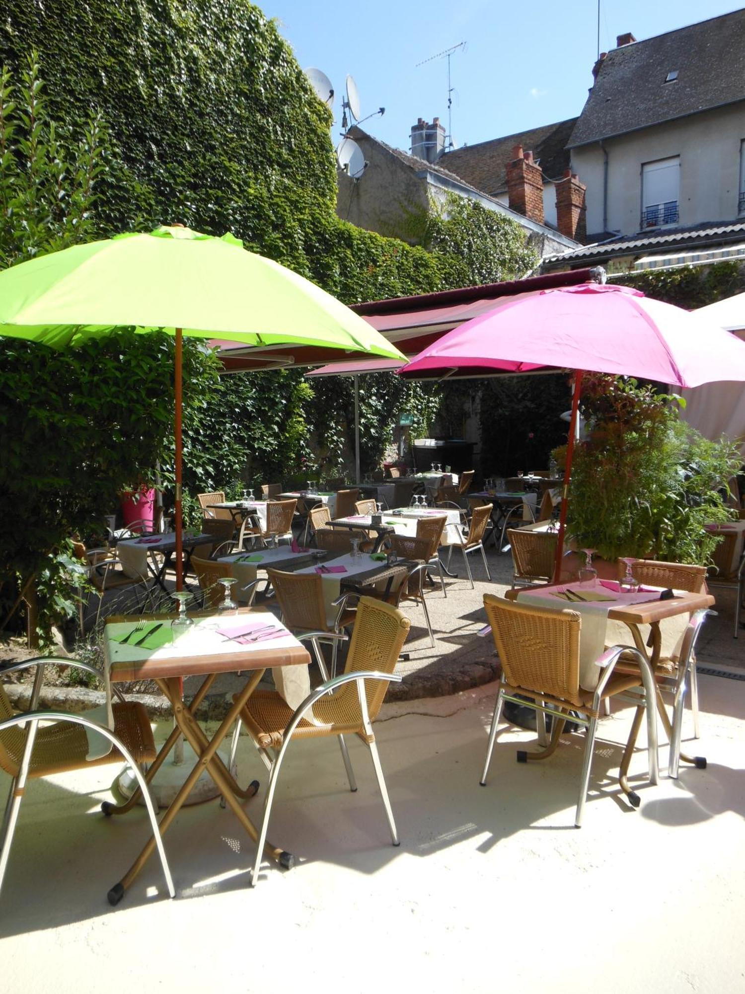Logis - Hotel Restaurant L'Ecu De France Malesherbes Ngoại thất bức ảnh